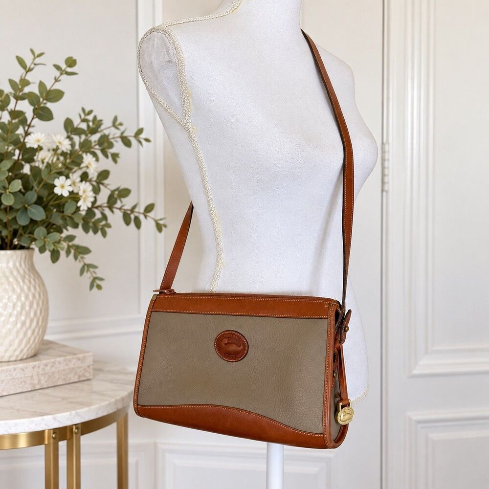 Vintage Dooney & Bourke All-Weather Leather Classic Zip Top Crossbody Bag
